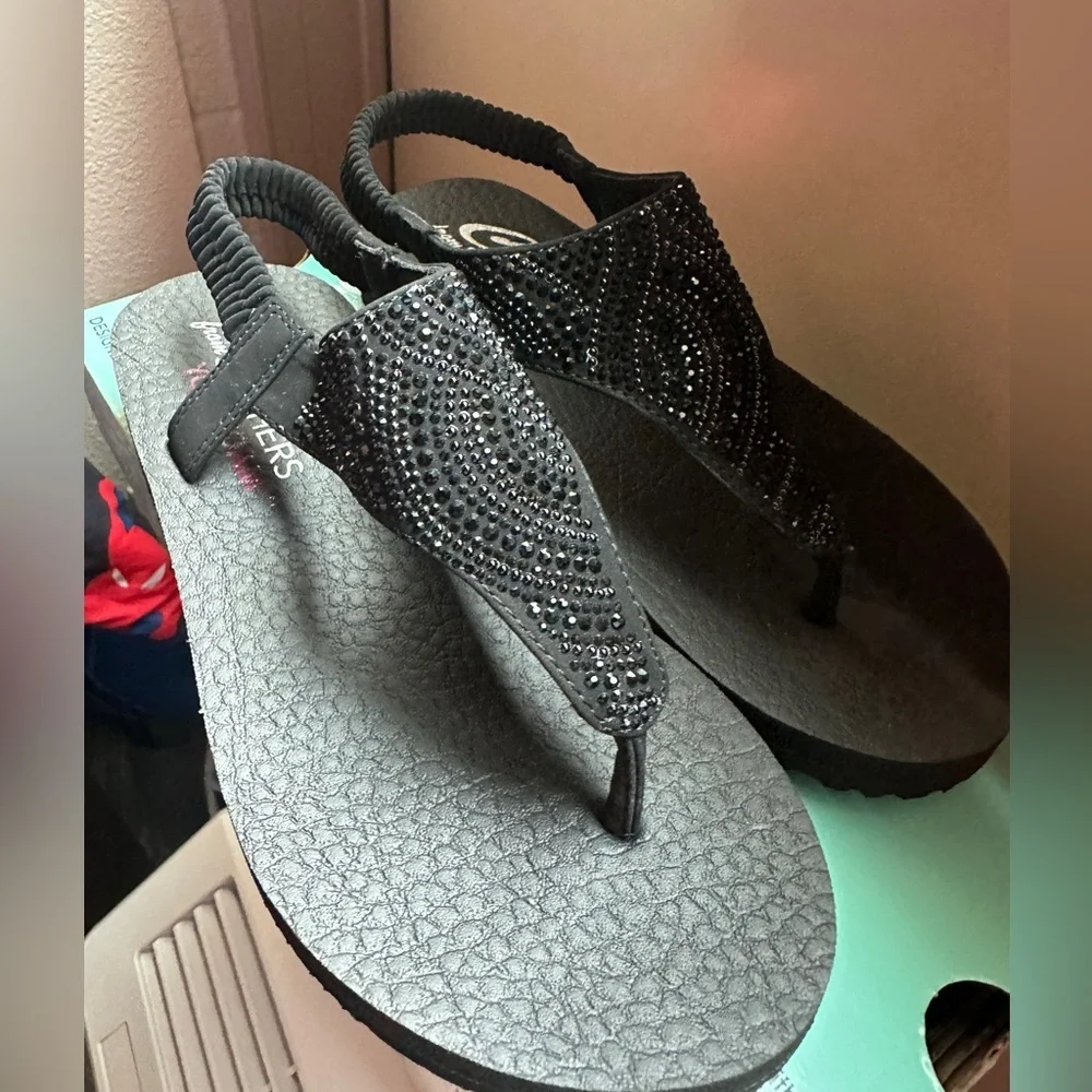 NWT Skechers Yoga Foam Meditation Black Rhinestone Women's Sandal